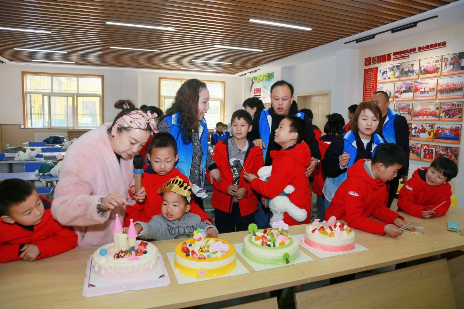 “<strong></p>
<p>丝路基金</strong>我们的中国梦”陪儿童村的孩子快乐成长