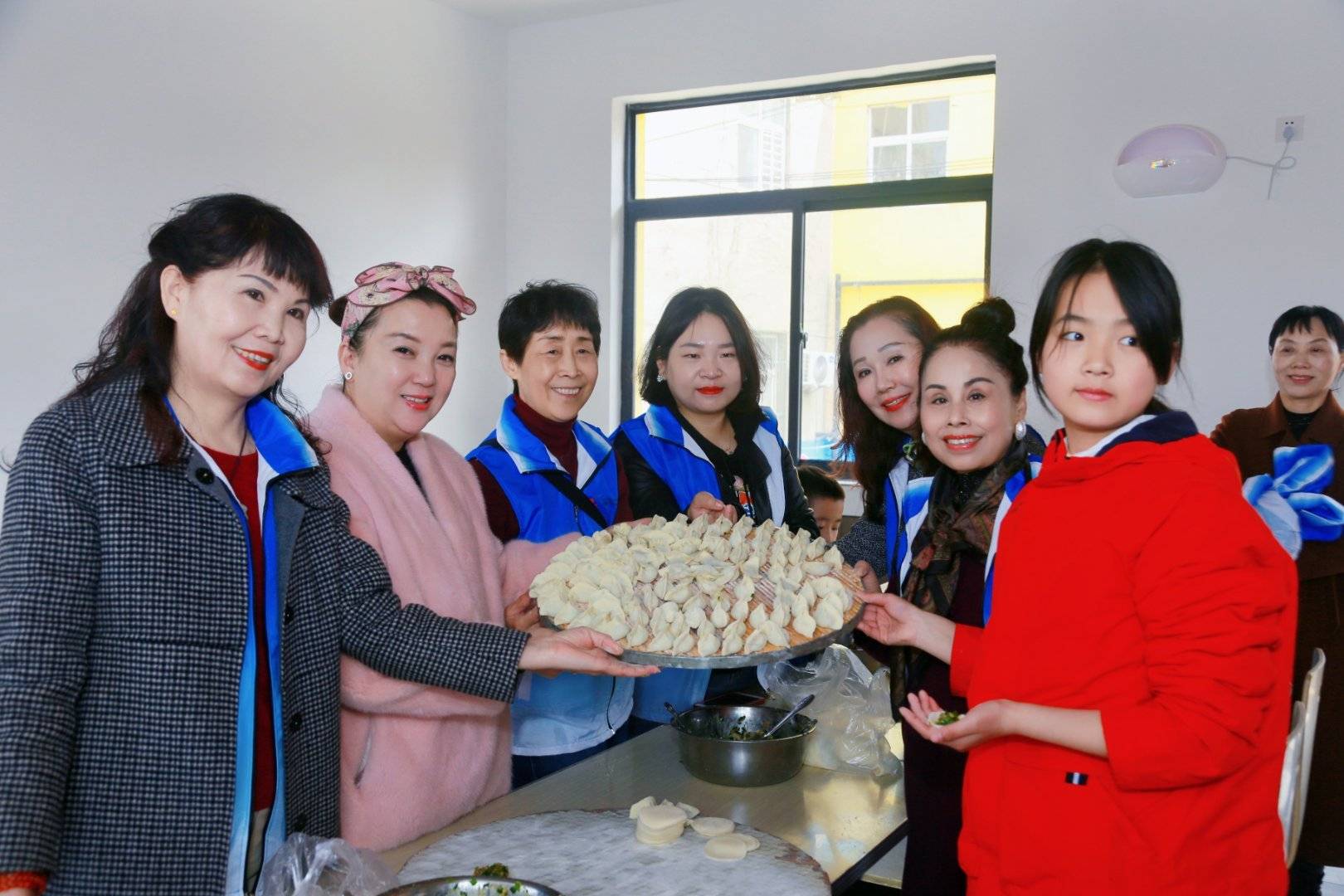 “<strong></p>
<p>丝路基金</strong>我们的中国梦”陪儿童村的孩子快乐成长