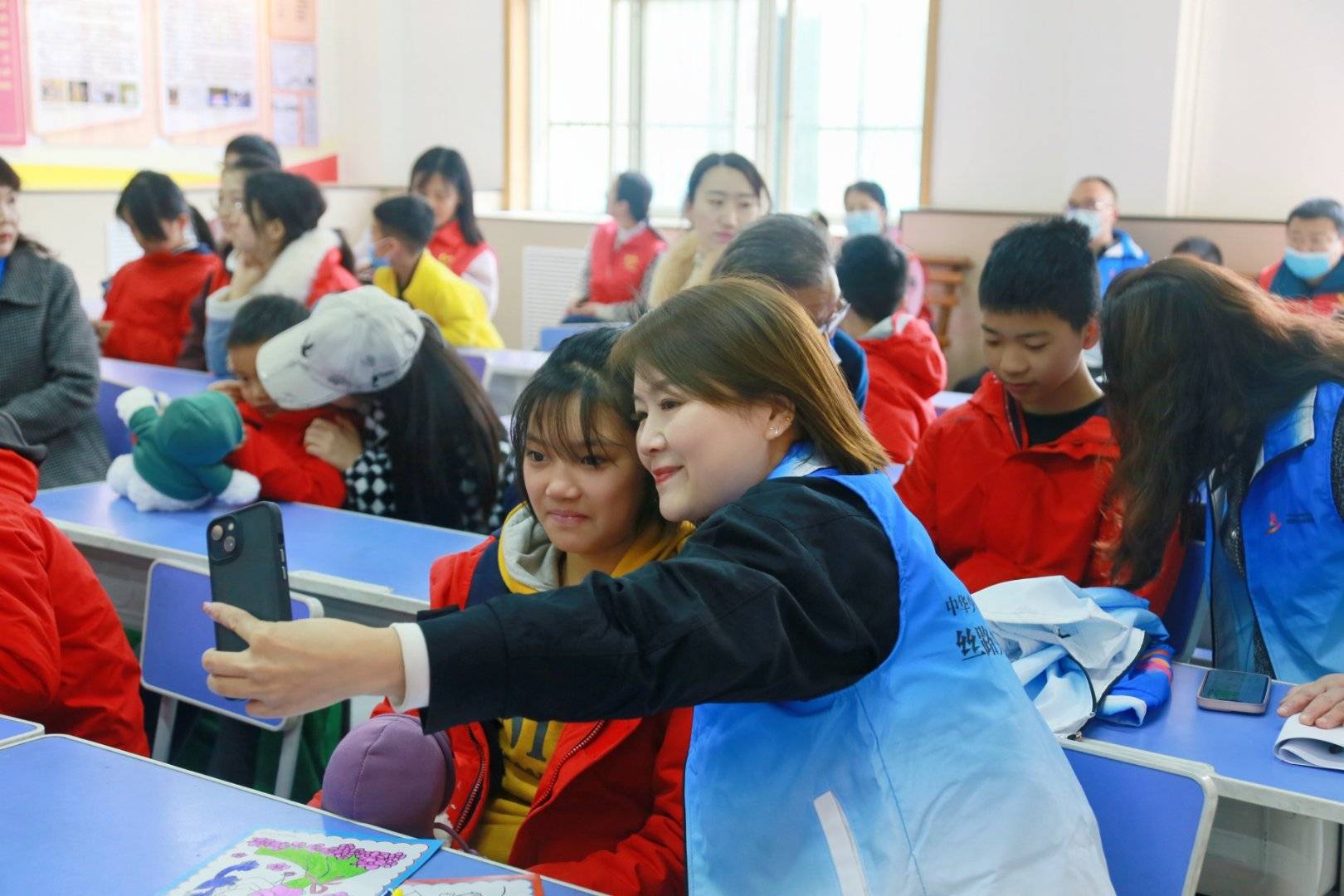 快乐成长<strong></p>
<p>丝路基金</strong>，共筑“我们的中国梦”