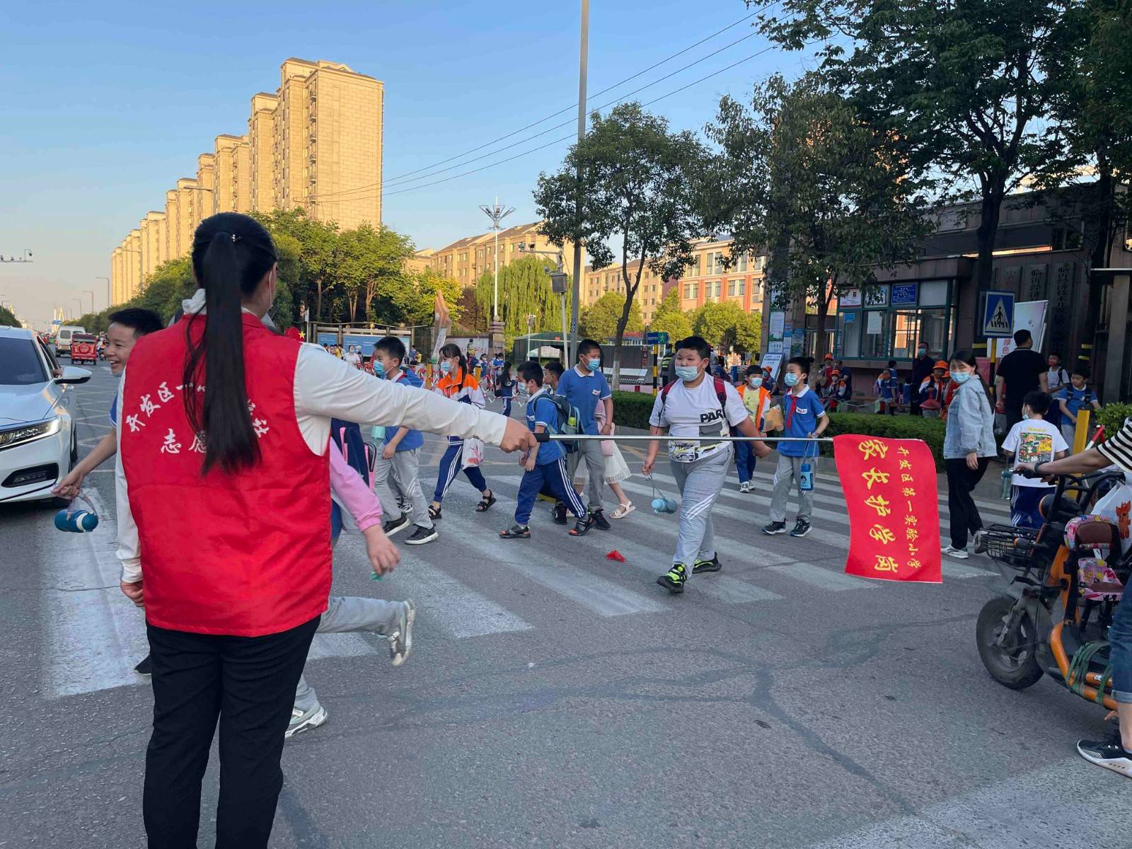 调查称近8成网友反对学校设置家长“护学岗”：真遇到歹徒咋办<strong></p>
<p>虚拟币价值网址</strong>？