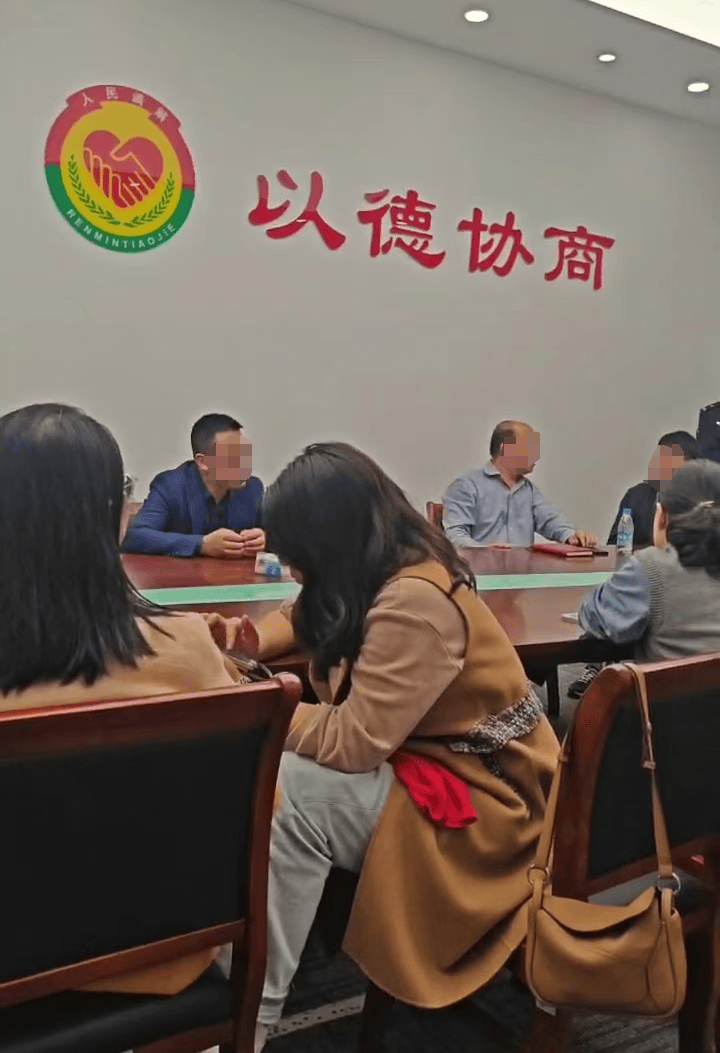 苏州知名艺术培训机构宣布破产<strong></p>
<p>虚拟币交易平台打工</strong>，老板下跪称“绝不跑路”，事发前安排活动消耗课时费