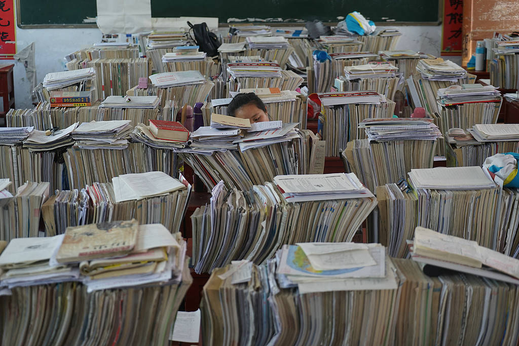 高中生上自习课抬头算违纪<strong></p>
<p>虚拟币交易平台打工</strong>？别把学生当学习机器