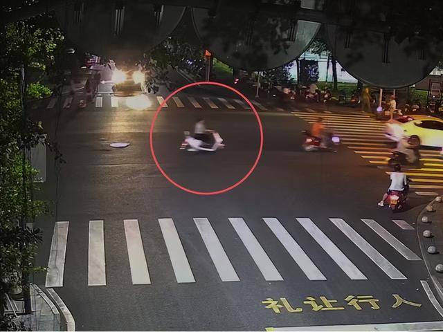 一女子肇事逃逸后仍去逛街<strong></p>
<p>猎豹浏览器虚拟币</strong>，被抓后竟称：是路人劝我走的