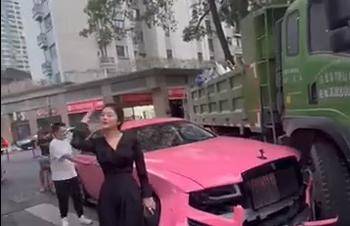 撞上劳斯莱斯的货车只有100万保险<strong></p>
<p>chat虚拟币活动</strong>，被撞车主回应
