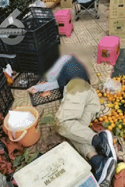 昆明一老人赶集摔倒压坏水果摊！中午就带着家属找来了<strong></p>
<p>虚拟币推广任务</strong>，摊主慌了……