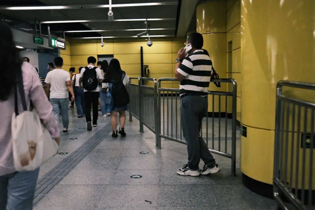 “地铁换乘路线比我的命还长”<strong></p>
<p>赠送客户虚拟币</strong>，大城市通勤很难不被它逼疯