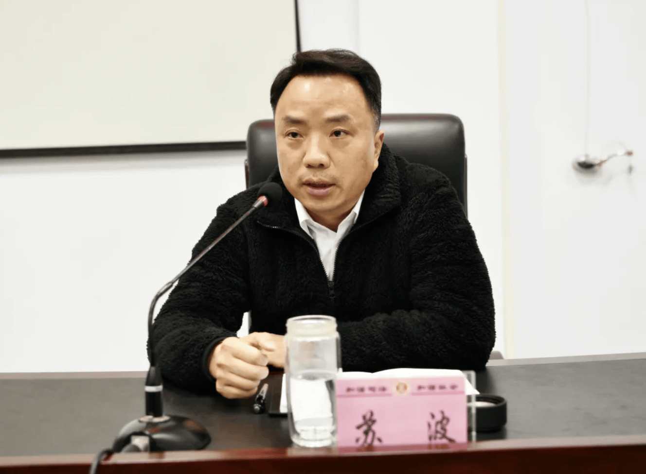 身为法院副院长<strong></p>
<p>赠送客户虚拟币</strong>，他长期脱岗旷工、迟到早退！