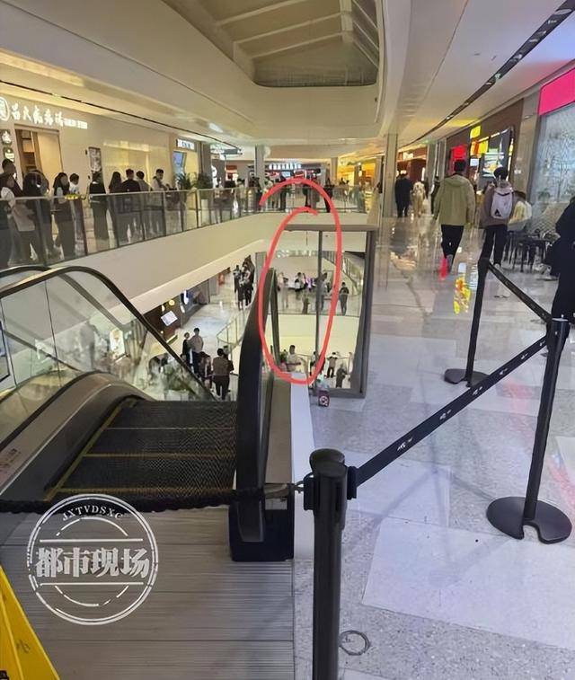 山东济宁一女孩在商场坠亡<strong></p>
<p>虚拟币提现人民币</strong>，其倚靠的扶梯玻璃护栏疑似脱落，警方回应