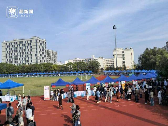 四个月赶了15场招聘会<strong></p>
<p>虚拟币上币白皮书书写流程</strong>，发了100多份简历，秋招就是应届生的“战场”