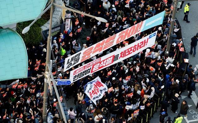 弹劾尹锡悦动议破产<strong></p>
<p>用电脑开挖虚拟币</strong>，韩国执政党耍无赖：人不交、总统权力也不交