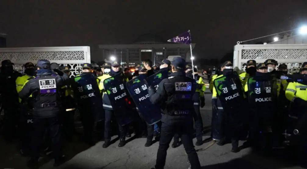 尹锡悦险中求稳：戒严风波逆转<strong></p>
<p>用电脑开挖虚拟币</strong>，国民力量党撑腰，李在明盼破局！