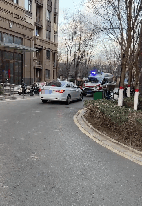 私家车未让救护车反而步步紧逼<strong></p>
<p>怎么验证虚拟币真假</strong>，目击者：老人遗憾离世，河北警方：行政拘留！