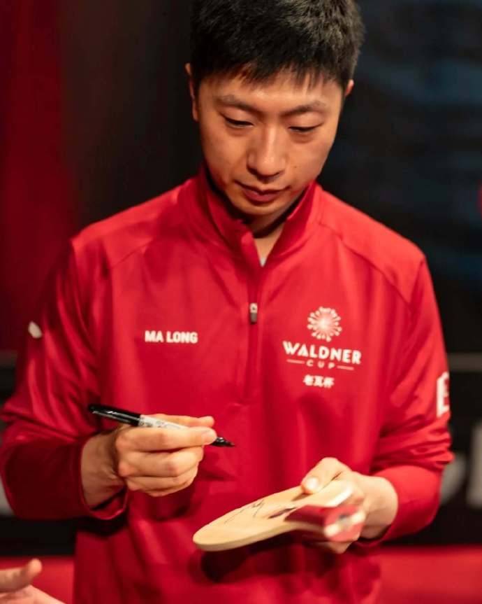 老瓦杯首日赛程公布<strong></p>
<p>金山虚拟币</strong>，马龙、陈梦分别对阵奥恰洛夫、迪亚兹，赛前发布会上马龙开怀大笑
