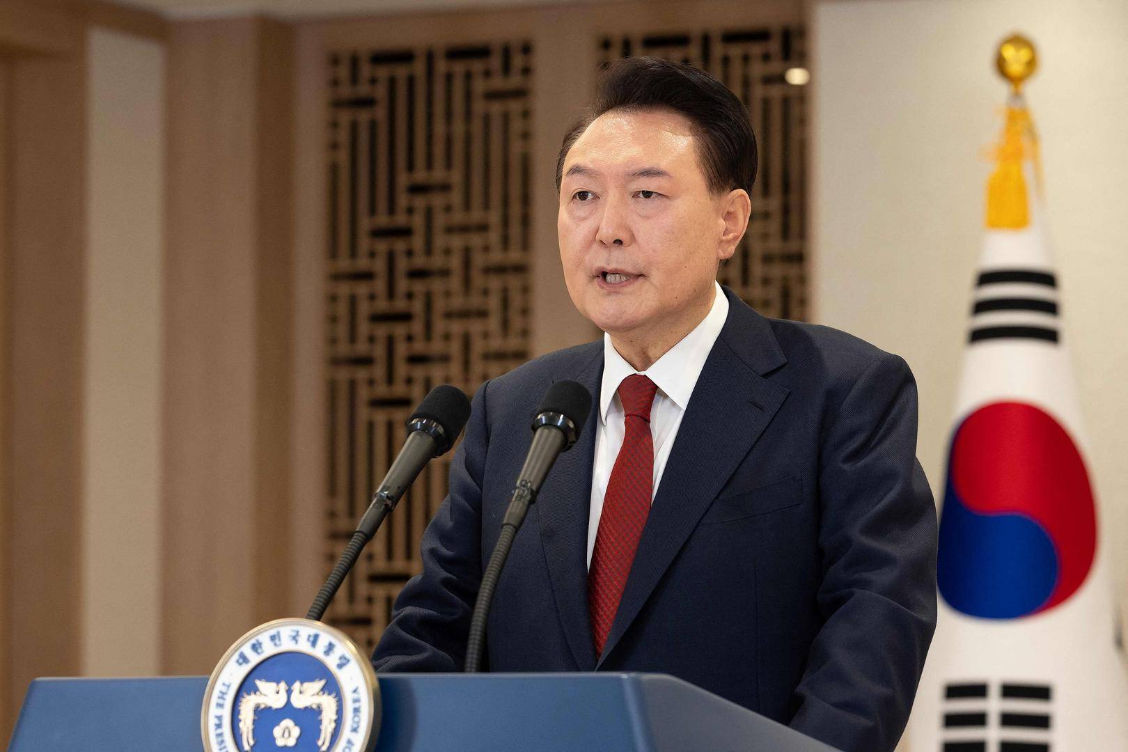 突然主张弹劾总统的韩国执政党党首：曾获尹锡悦多次提拔<strong></p>
<p>金山虚拟币</strong>，后因第一夫人惹怒“亲尹派”