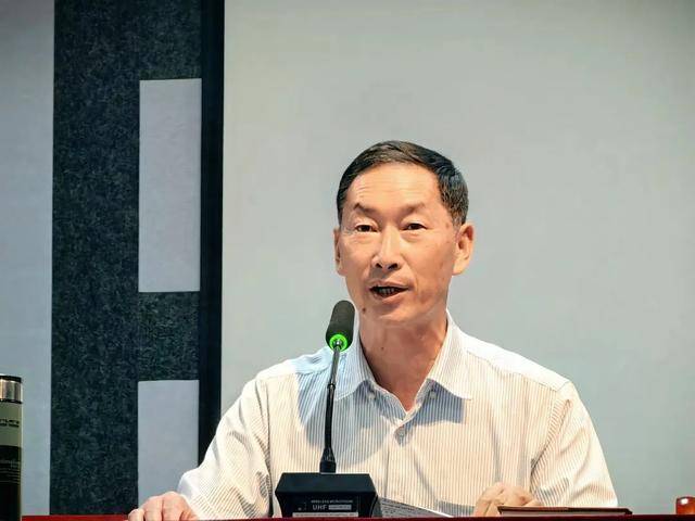 昨天还在开会<strong></p>
<p>普通电脑能挖那种虚拟币</strong>，施春明今晚被查