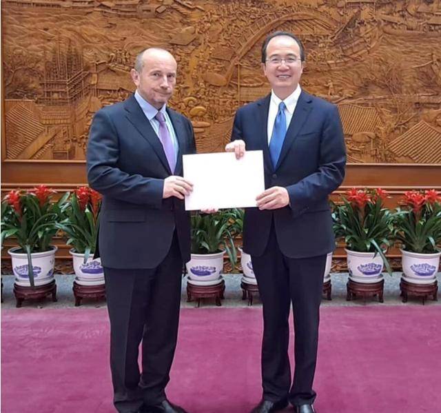 安理会争吵<strong></p>
<p>中国央行副行长虚拟币</strong>，中方话音刚落，乌驻华大使被免职，基辅政策有变？