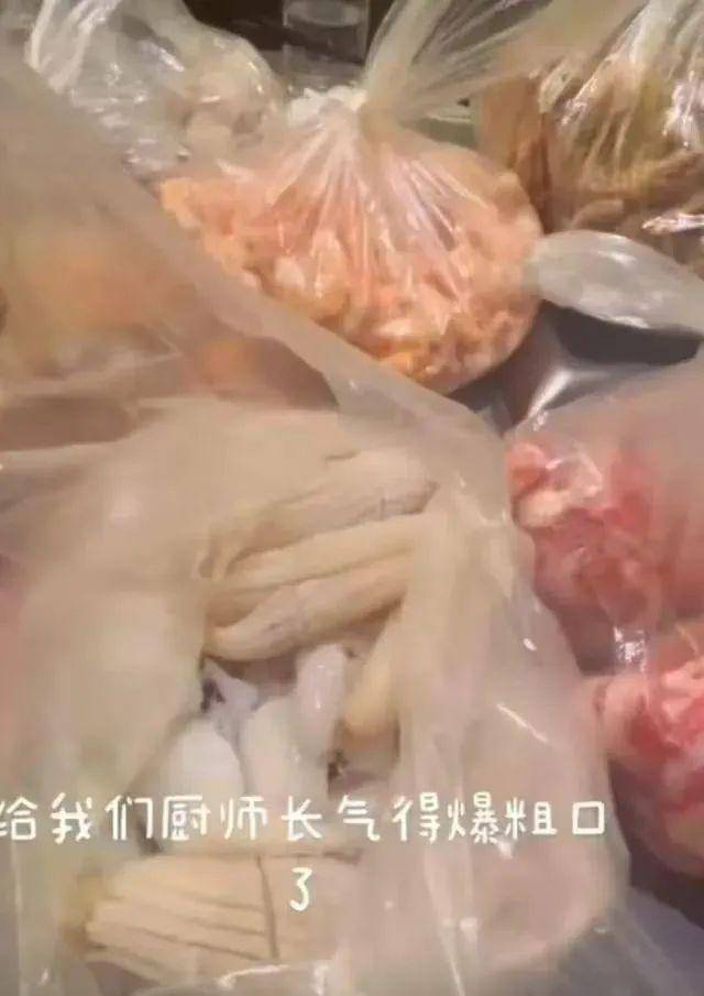 上海两女子吃159元自助<strong></p>
<p>中国央行副行长虚拟币</strong>，偷偷“打包”近400元菜品