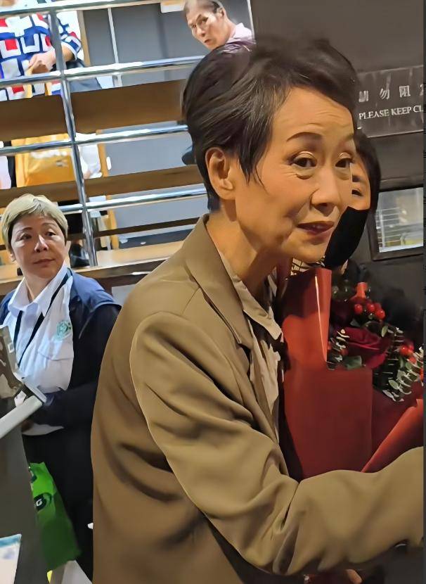 曝61岁叶童香港行生图<strong></p>
<p>虚拟币返点怎么做会计处理</strong>，身材干瘪脸上画大浓妆，多人追着索要签名