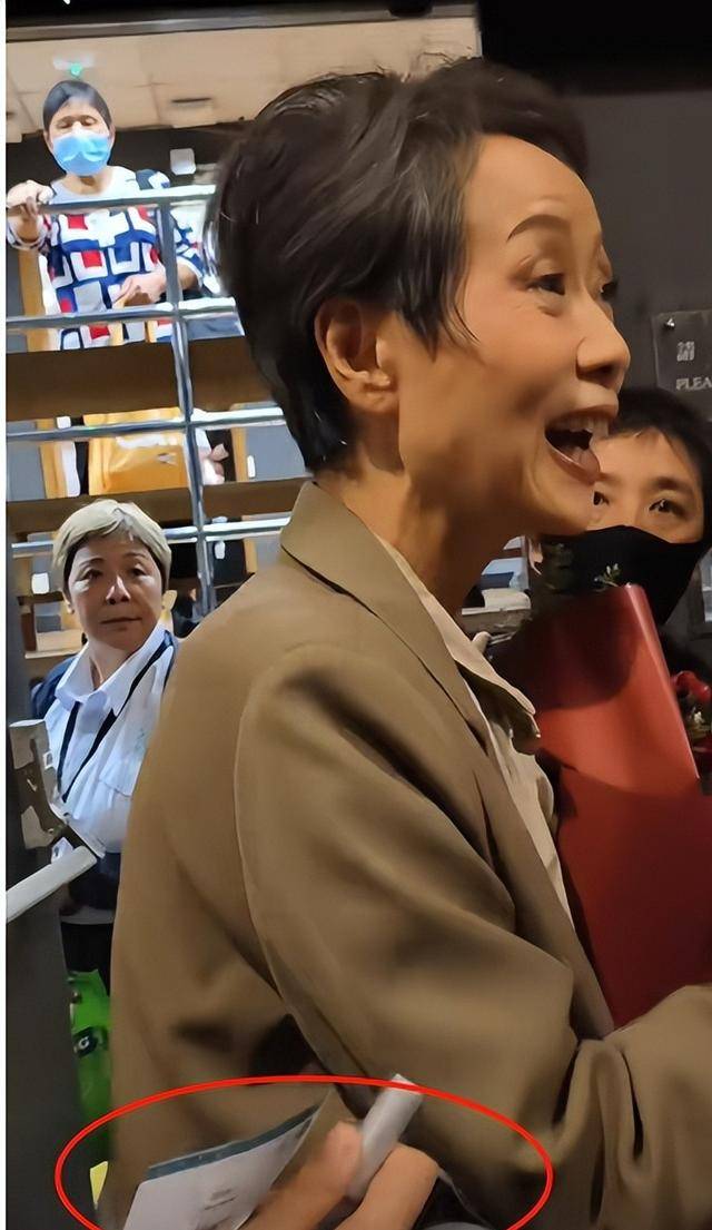 曝61岁叶童香港行生图<strong></p>
<p>虚拟币返点怎么做会计处理</strong>，身材干瘪脸上画大浓妆，多人追着索要签名
