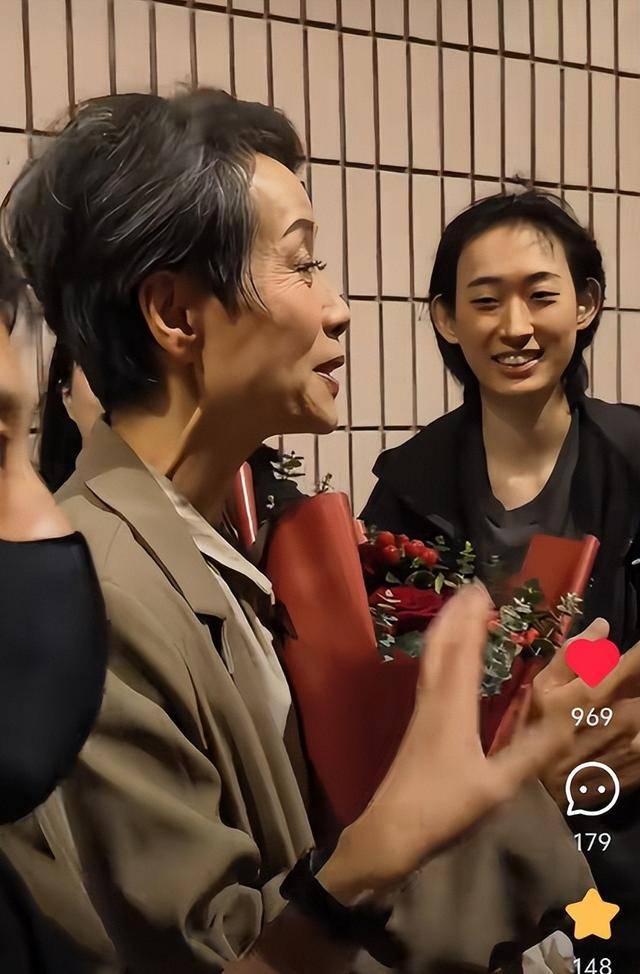 曝61岁叶童香港行生图<strong></p>
<p>虚拟币返点怎么做会计处理</strong>，身材干瘪脸上画大浓妆，多人追着索要签名