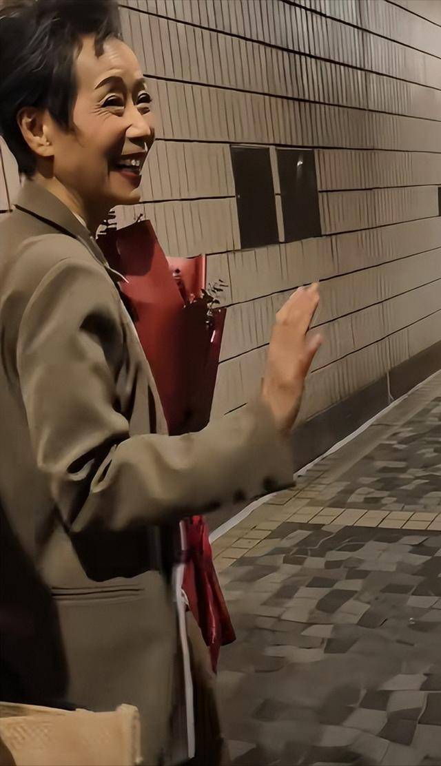 曝61岁叶童香港行生图<strong></p>
<p>虚拟币返点怎么做会计处理</strong>，身材干瘪脸上画大浓妆，多人追着索要签名