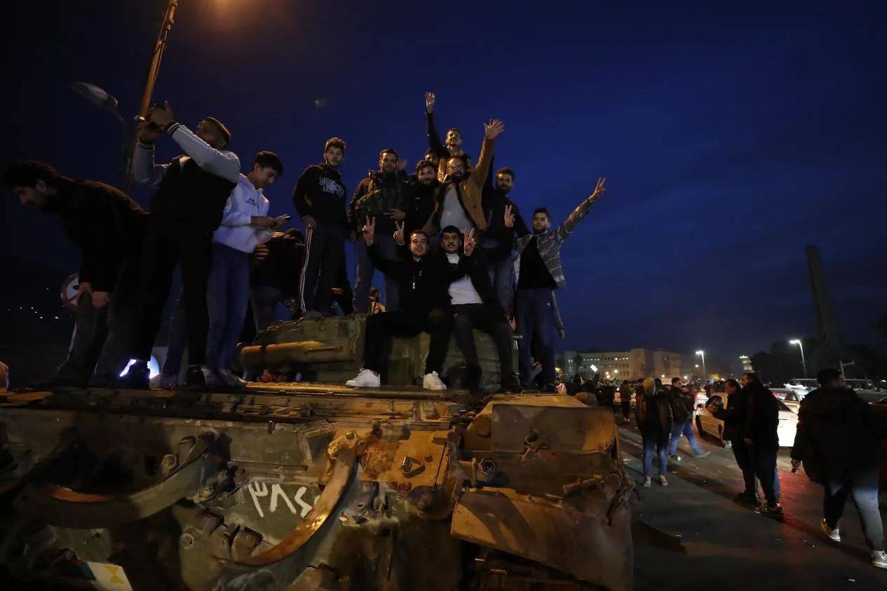 阿萨德残存势力反攻？叙利亚多地爆发示威<strong></p>
<p>虚拟币类型</strong>，新当局逮捕行动遭伏击