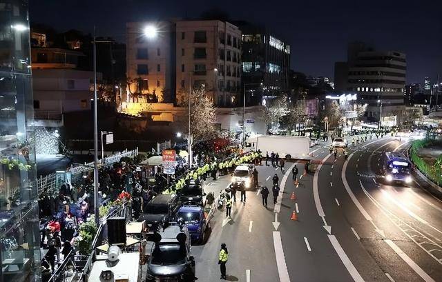 尹锡悦命运迎来转折？11000人聚集总统官邸外<strong></p>
<p>虚拟币新手指南</strong>，在野党棋差一招