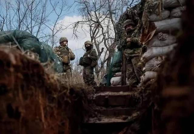 “兵书”看了不少！乌军2名伞兵深夜突袭<strong></p>
<p>虚拟币新手指南</strong>，意外活捉14名俄军