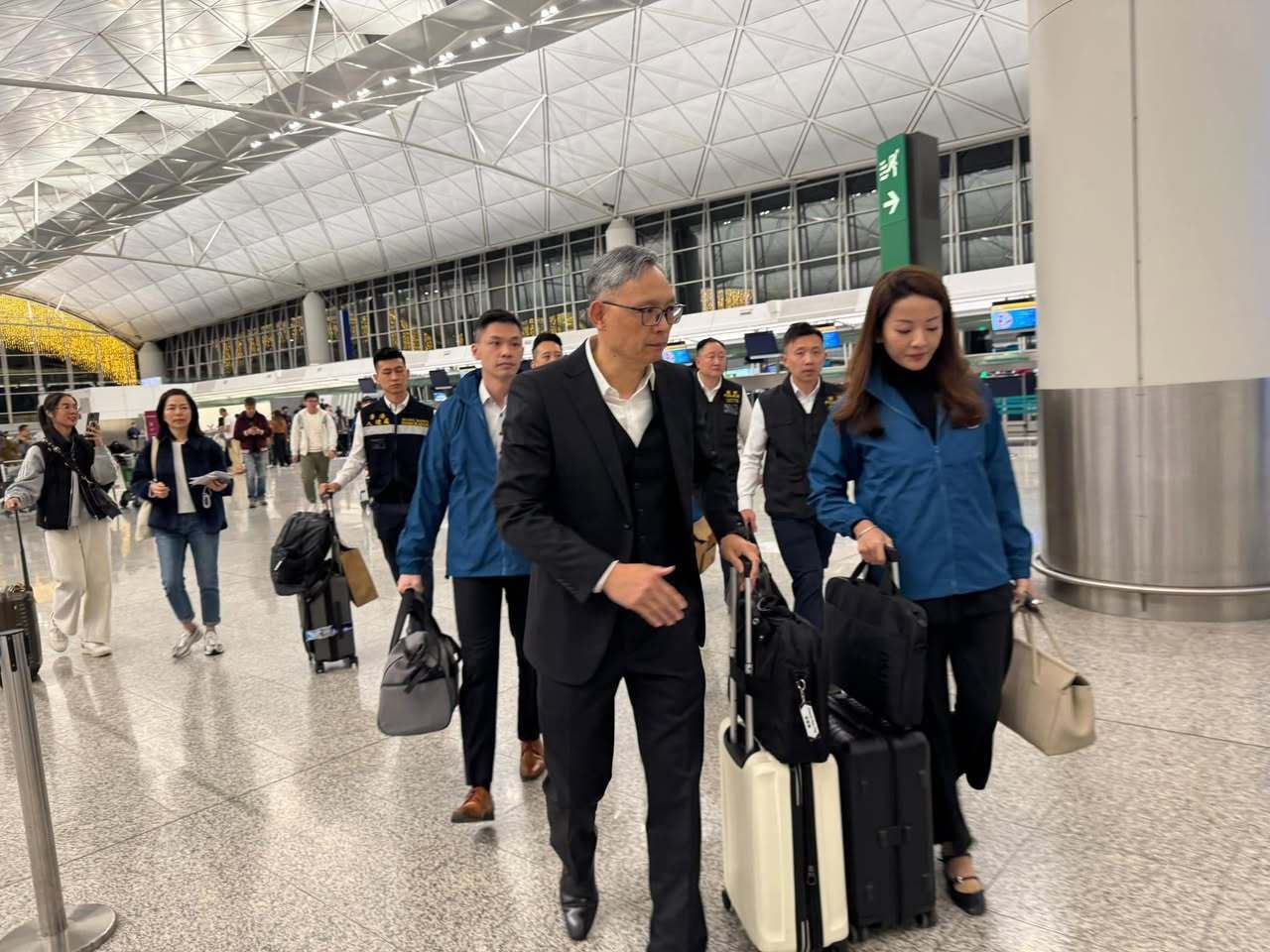 仍有12名港人被困缅甸<strong></p>
<p>中国监管打击虚拟币</strong>，香港派专责小组前往泰国跟进