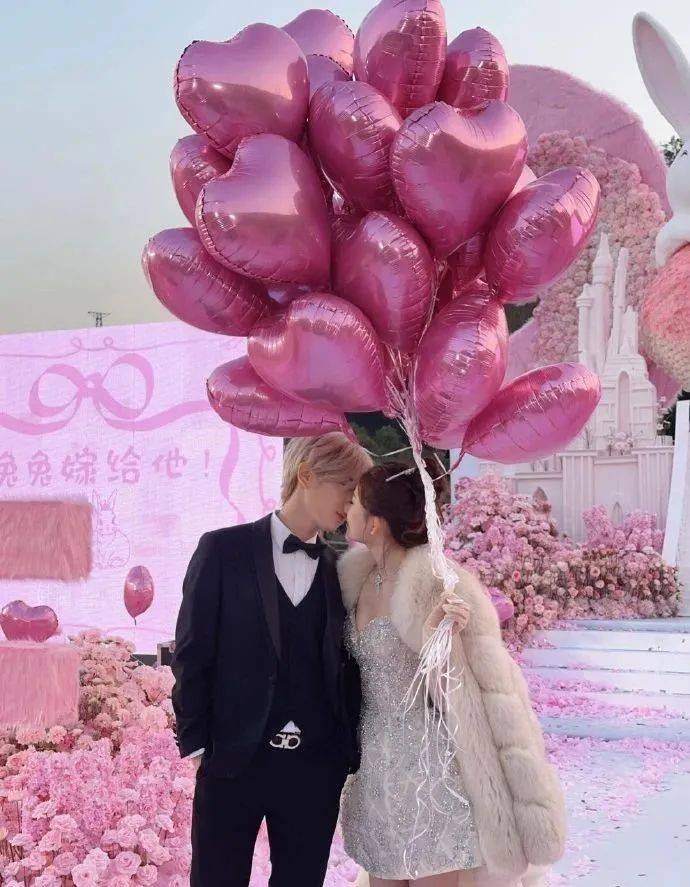 热搜第一<strong></p>
<p>uai虚拟币</strong>！鹿哈在湖南向女友求婚成功