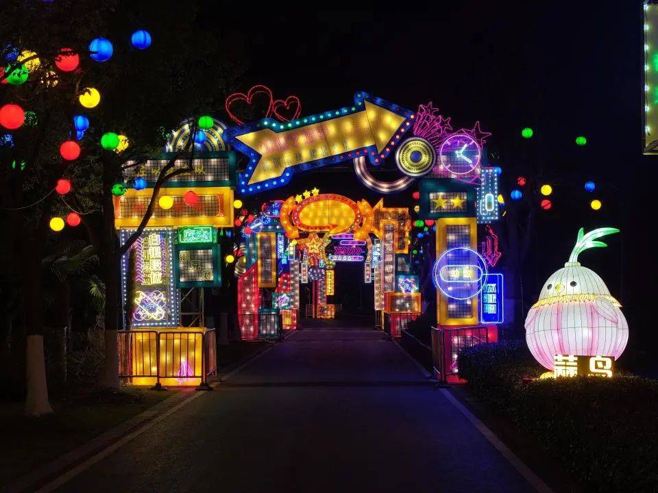 武汉一景区的“蒜鸟灯”走红<strong></p>
<p>uai虚拟币</strong>，还有“武汉话段位”