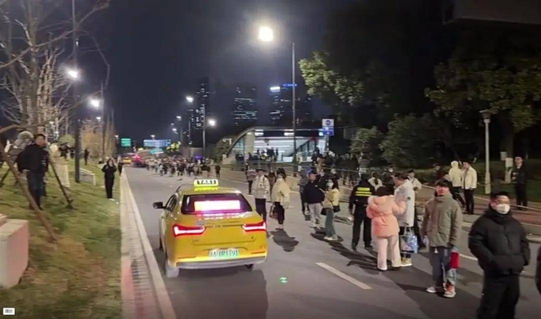 南京地铁突发故障致大量乘客滞留<strong></p>
<p>手机挖的虚拟币有哪些</strong>，官方：正抢修，已安排接驳车