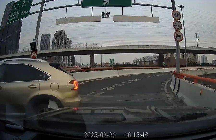 离谱！事发上海高架<strong></p>
<p>2018虚拟币牛市</strong>，一SUV开错路，竟原地掉头逆行