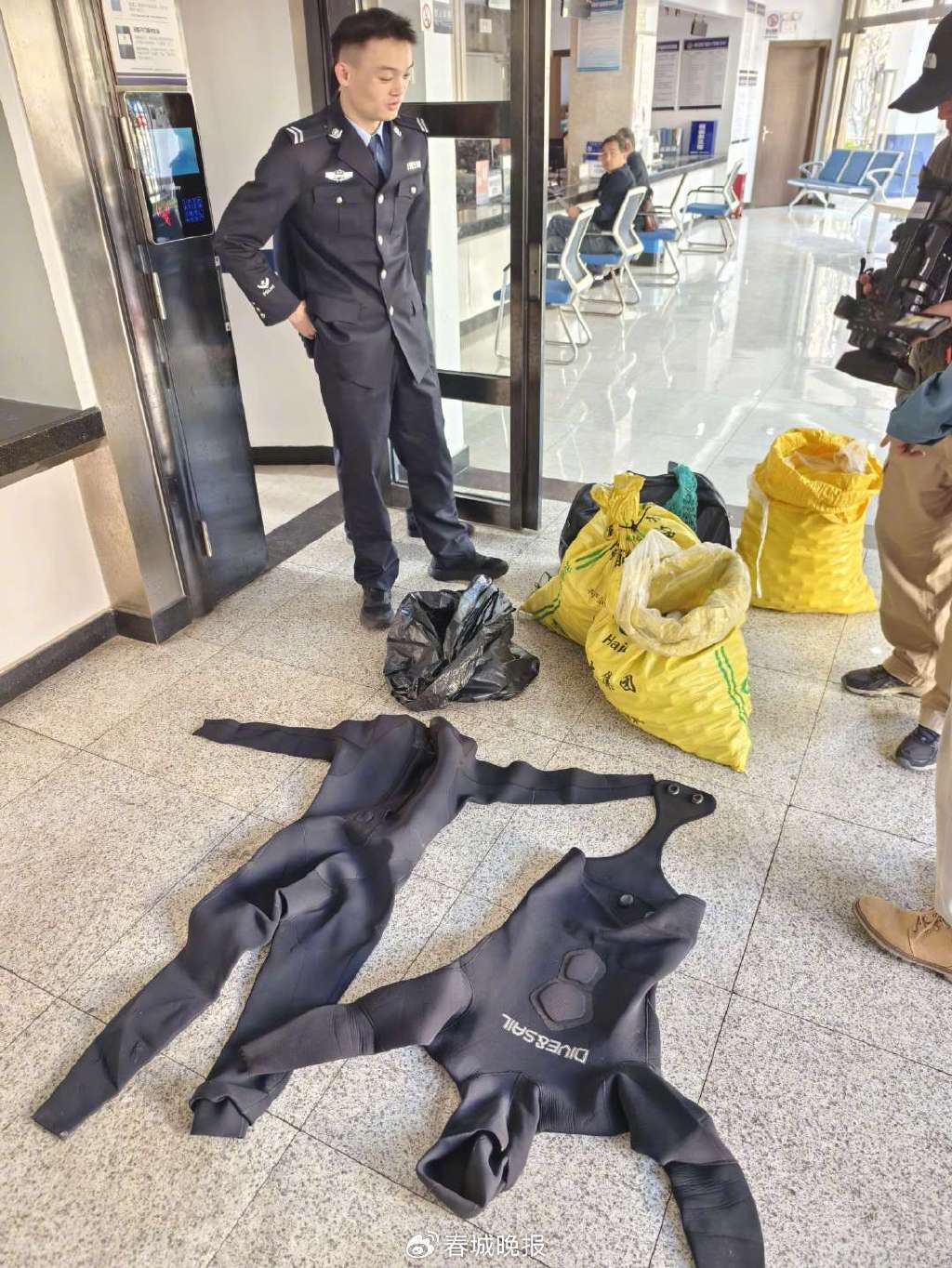 3人穿潜水服偷捞高尔夫球<strong></p>
<p>2018虚拟币牛市</strong>，警方用时4小时人赃并获