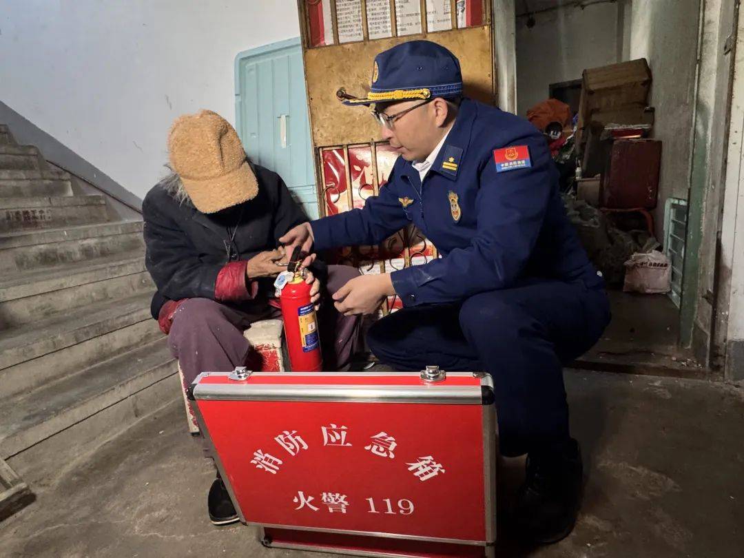 退休金超9000<strong></p>
<p>共生币虚拟机</strong>，91岁老人家中却“垃圾成山”！原因心酸