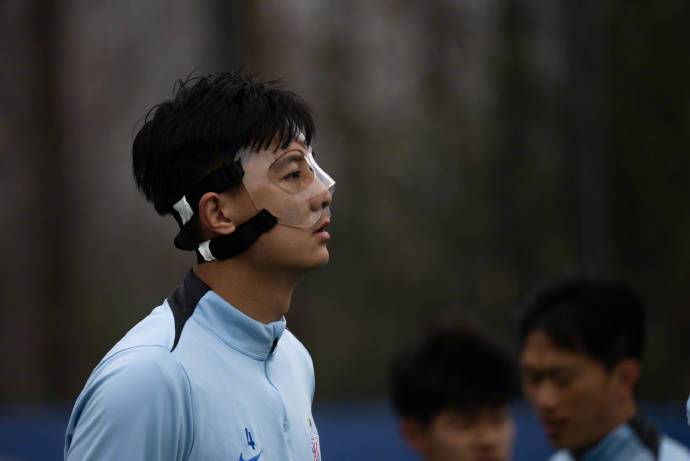 国足怎么办<strong></p>
<p>虚拟币代币</strong>？申花官方确认蒋圣龙骨折 两轮连伤两大中卫