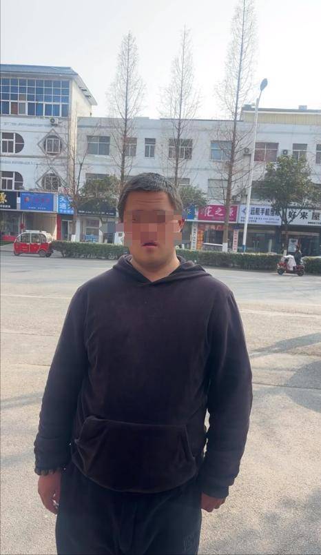 山东一单亲妈妈直播间阻止网友辱骂“唐宝”少年遭上门殴打<strong></p>
<p>艾拉尔虚拟币</strong>，警方：已受理案件，正调查