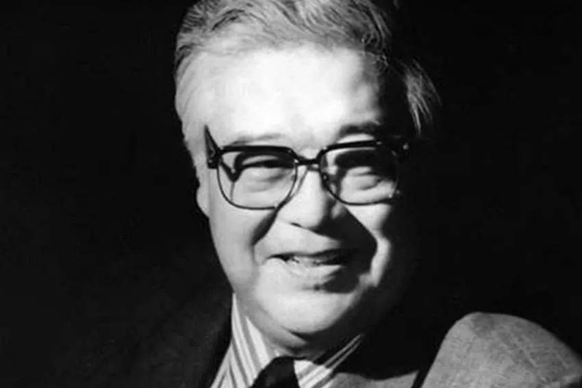 受中央领导同志委托<strong></p>
<p>艾拉尔虚拟币</strong>，中宣部副部长、中央广播电视总台台长慎海雄一行，前往北京电影制片厂，深切悼念于洋同志