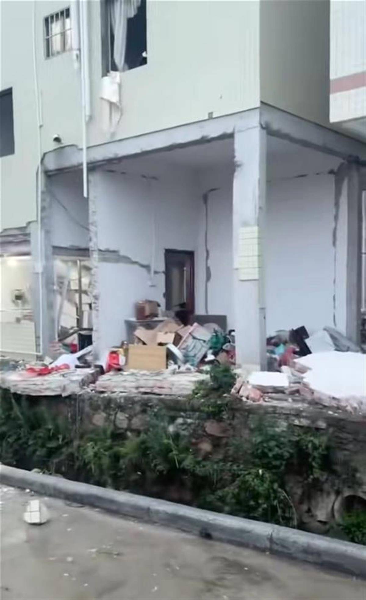 广东珠海一民房发生爆炸<strong></p>
<p>虚拟币邀请人</strong>，墙体砖块散落一地，官方：暂无人员伤亡报告