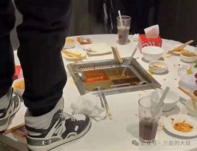 “魔童尿海”大反转<strong></p>
<p>虚拟币邀请人</strong>！海底捞被抵制错在太“滥情”