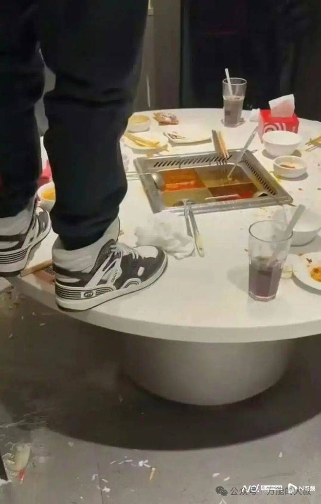 “魔童尿海”大反转<strong></p>
<p>虚拟币邀请人</strong>！海底捞被抵制错在太“滥情”