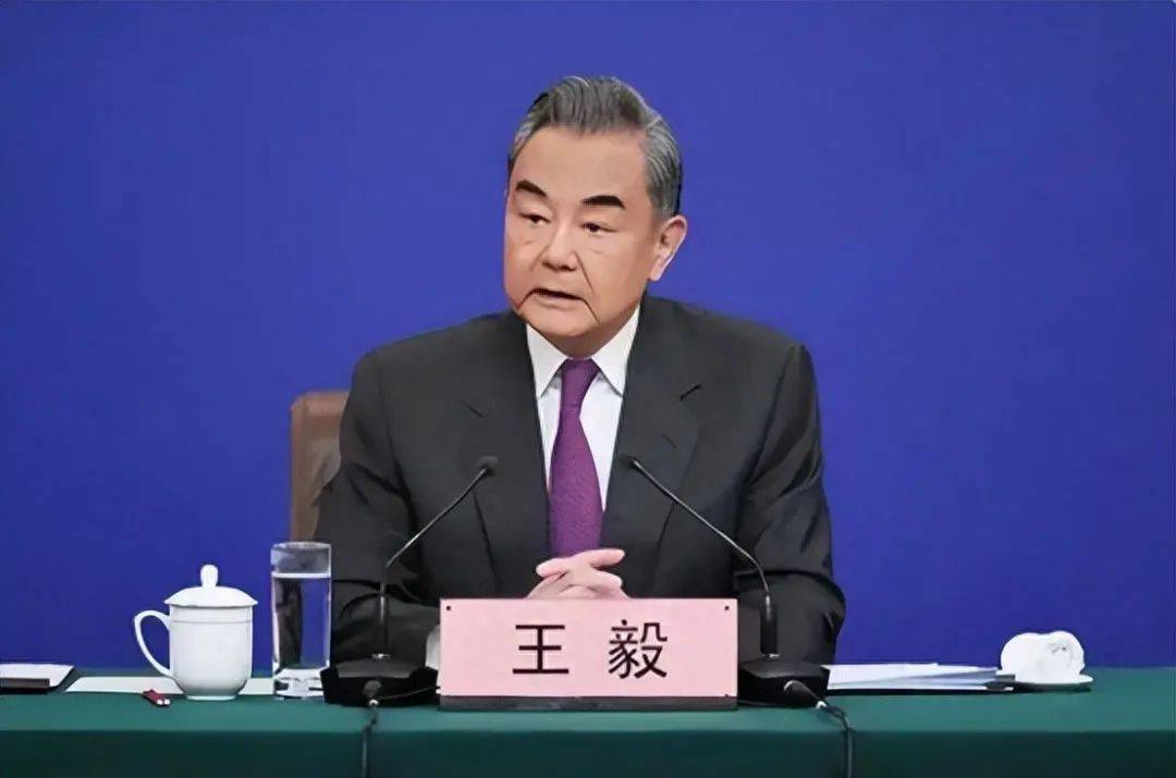 王毅再定台湾地位<strong></p>
<p>xm虚拟币官网</strong>，台当局激烈反击三招，解放军八字法则展示决心