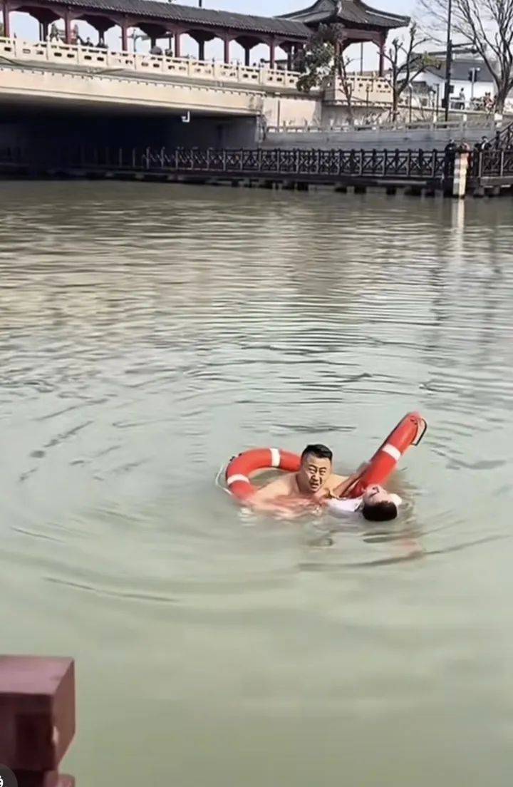 山东大哥到苏州出差<strong></p>
<p>虚拟火币割韭菜</strong>，刚下火车20分钟跳河救人
