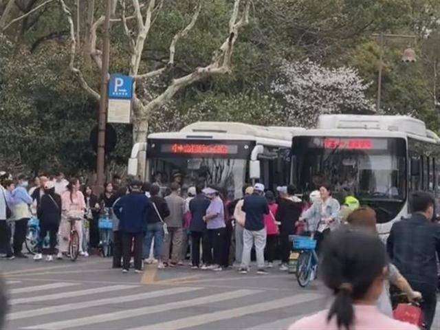 游客成队在杭州雷峰塔外堵路拦公交<strong></p>
<p>可以用cpu挖的虚拟币</strong>，当地正实施交通管制，公交集团：已处置