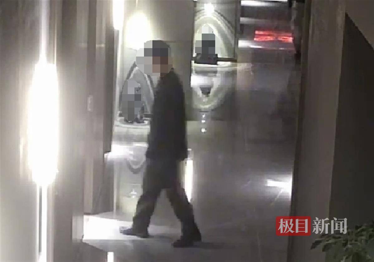 武汉一女子在艺术餐厅请客<strong></p>
<p>游戏虚拟币交易平台</strong>，飞天茅台竟被服务员暗中调包！两人被警方采取刑事强制措施