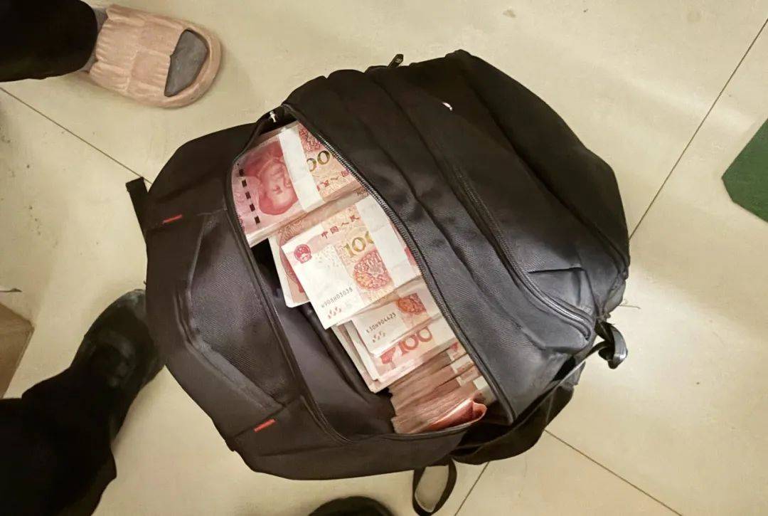 事发桂林<strong></p>
<p>实时行情虚拟币</strong>！背包里装的1000000元现金被警方紧急拦截