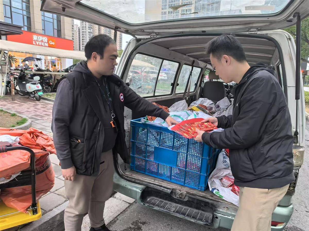 他发出的81万件快递全是电诈卡片<strong></p>
<p>实时行情虚拟币</strong>！武汉江岸警方破获特大诈骗案