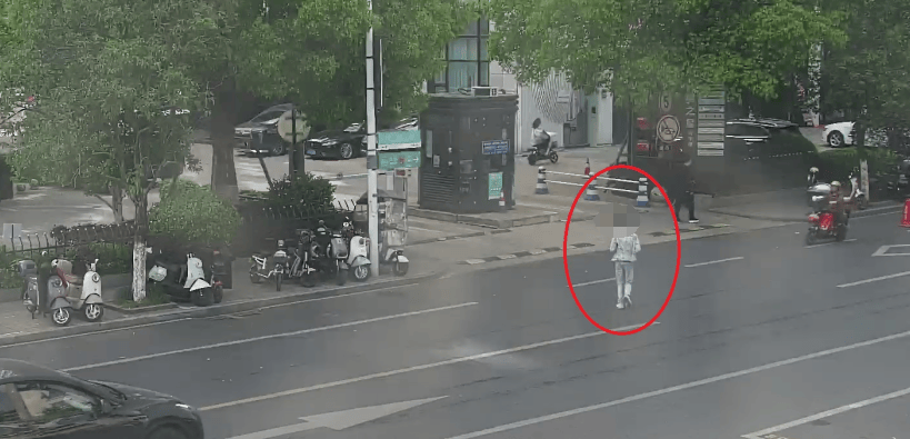 杭州大爷理发金项链不翼而飞<strong></p>
<p>zil的虚拟币</strong>，金属探测器都用上了，谁偷的？