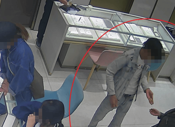 杭州大爷理发金项链不翼而飞<strong></p>
<p>zil的虚拟币</strong>，金属探测器都用上了，谁偷的？