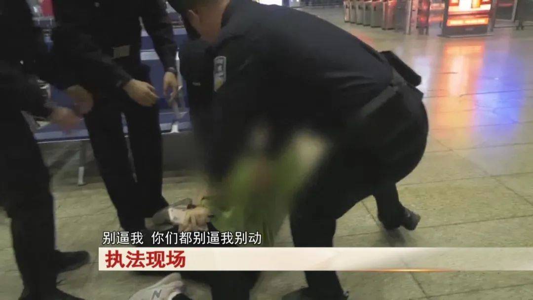 “老赖”车站被抓<strong></p>
<p>国外虚拟币交易中心</strong>，竟质问法官：为何不抓我妈 ！